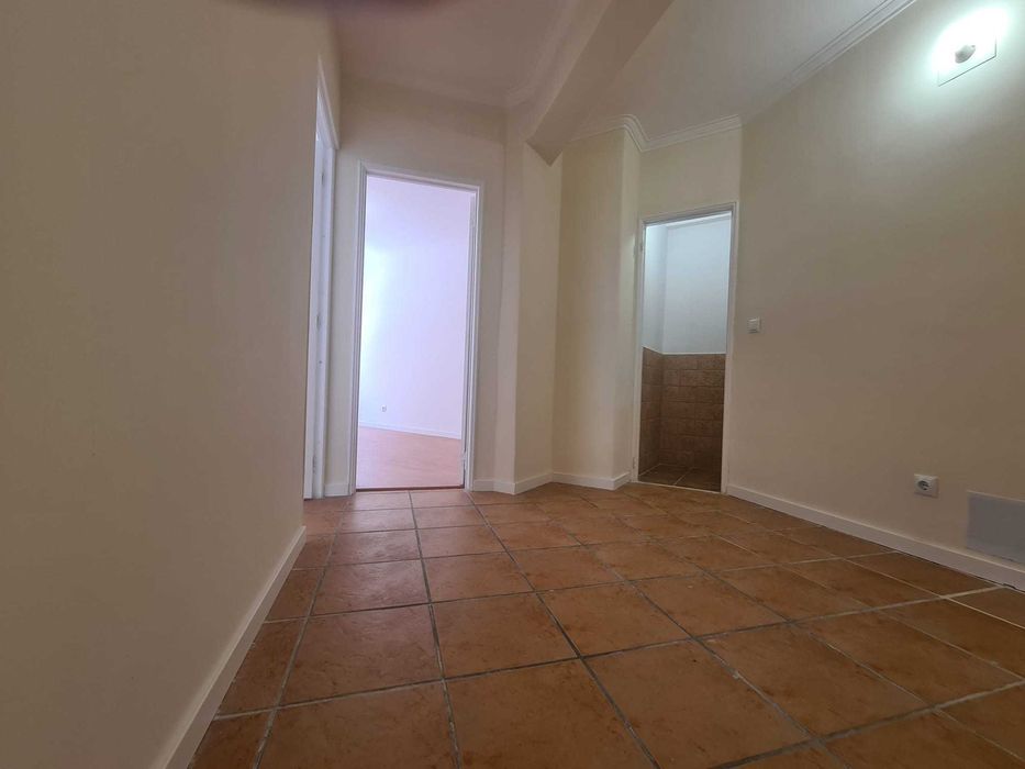 Apartamento T2 transformado em T3 — Rua Prof. Rui Luís Gomes, 11,  Mem Martins