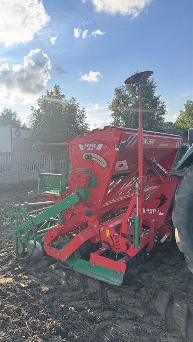 Siewnik nabudowany AgroMasz SN 300 talerzowy