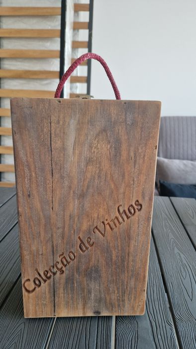 Caixa de madeira vintage para vinhos