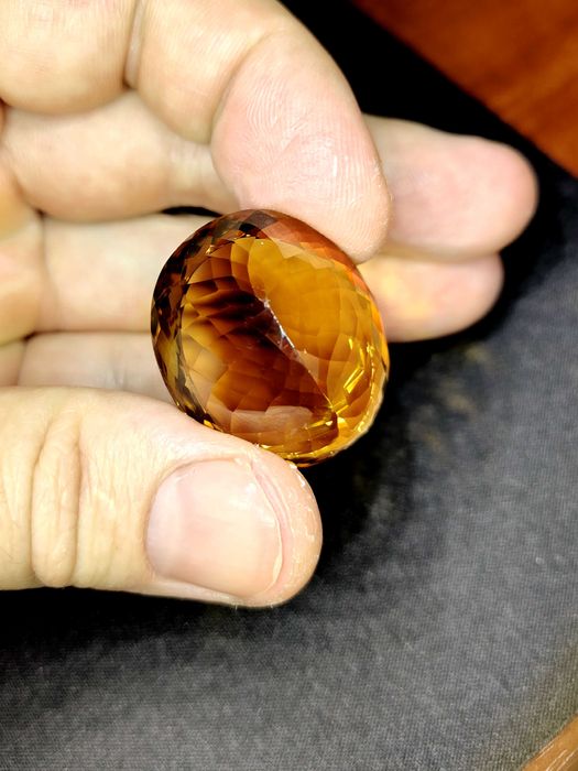 Редкий крупный цитрин коллекционный яркого цвета сертификат