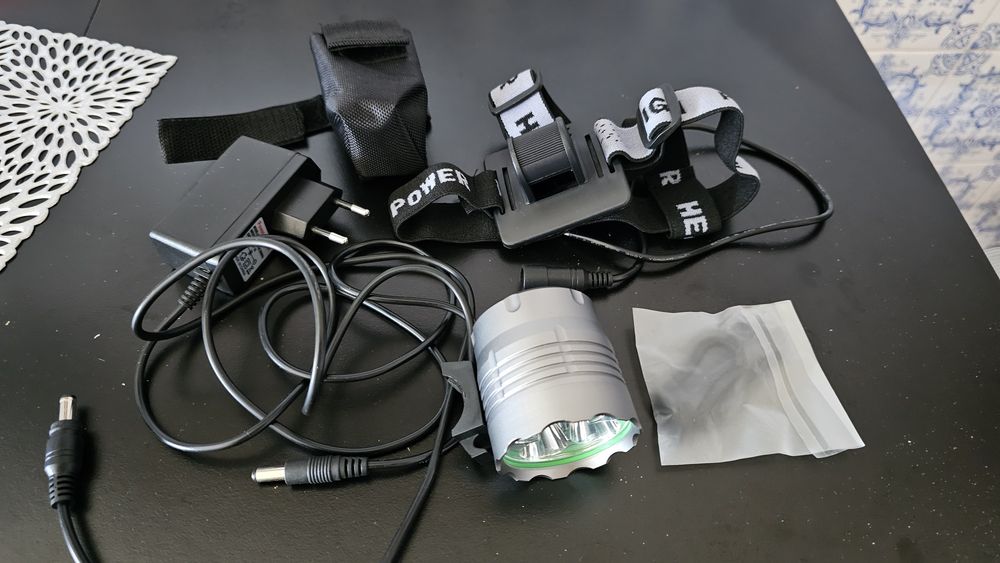 Material de Ciclismo: Chave Dinamométrica BBB, Luzes LED e Pedais Shimano