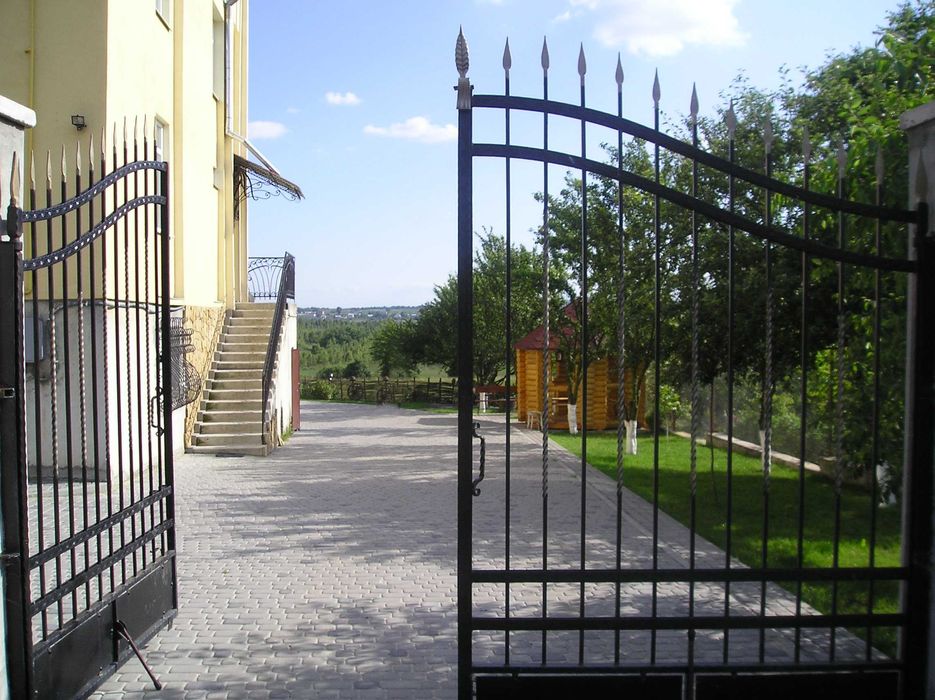 Будинок 3-х поверховий Запитів Львівська область