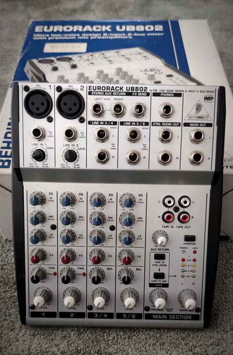Mesa de mistura Behringer Eurorack UB802