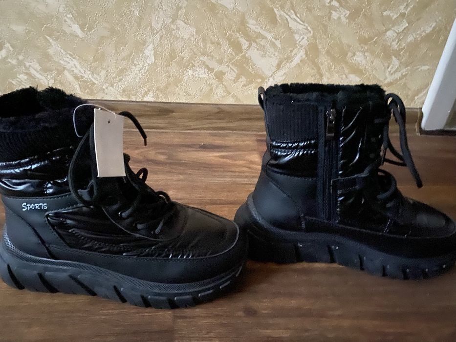 Кросівки, черевики жіночі зимові