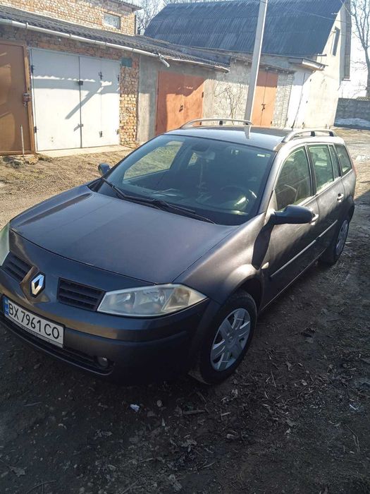 продаю свою машину рено