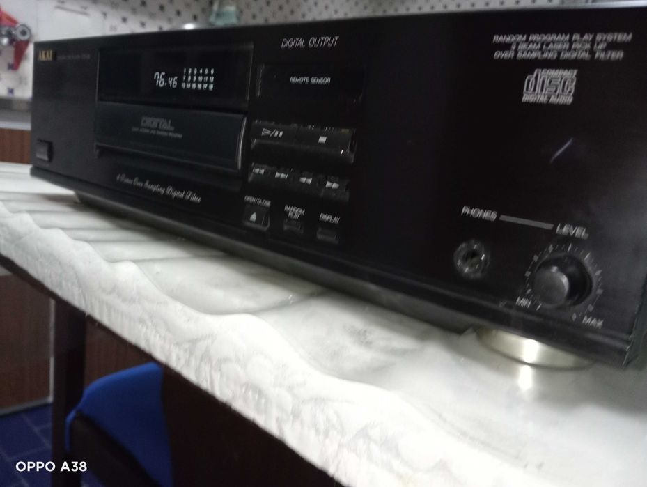 Leitor de CDs Akai cd-26.