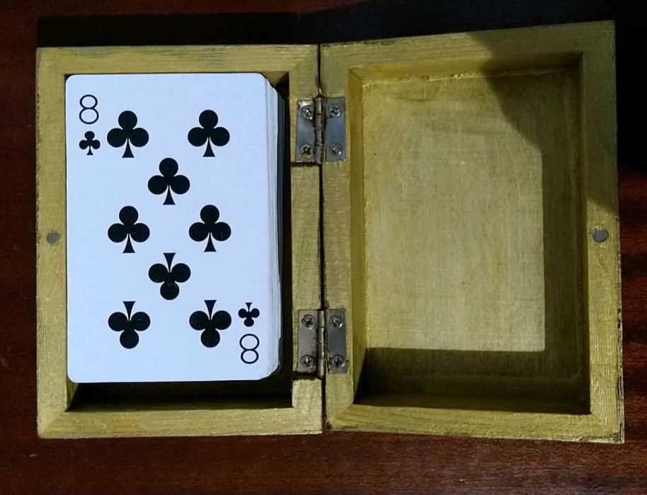 Baralho cartas com caixa