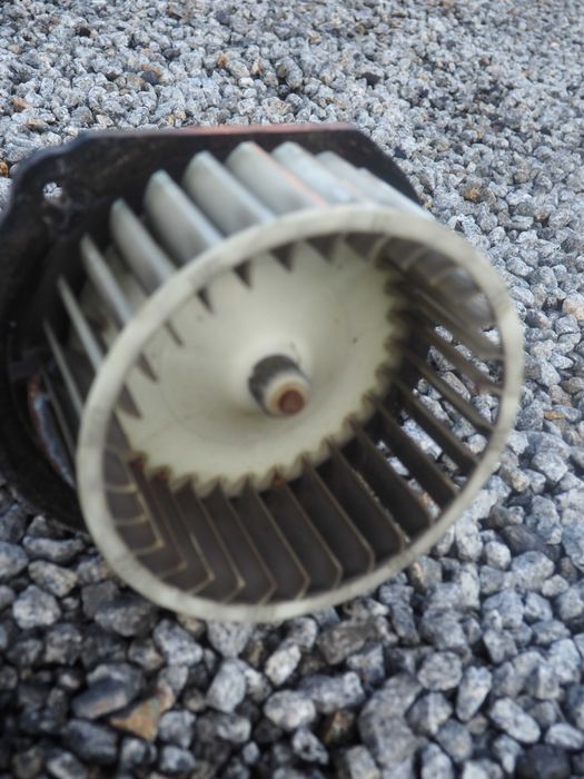 Silniczek nagrzewnicy mercedes w123 coupe 2.8