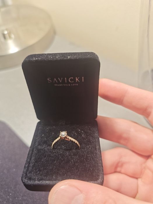 Pierścionek zaręczynowy Savicki złoty, diament Model: SYL-P3-D-Z złoto: 750