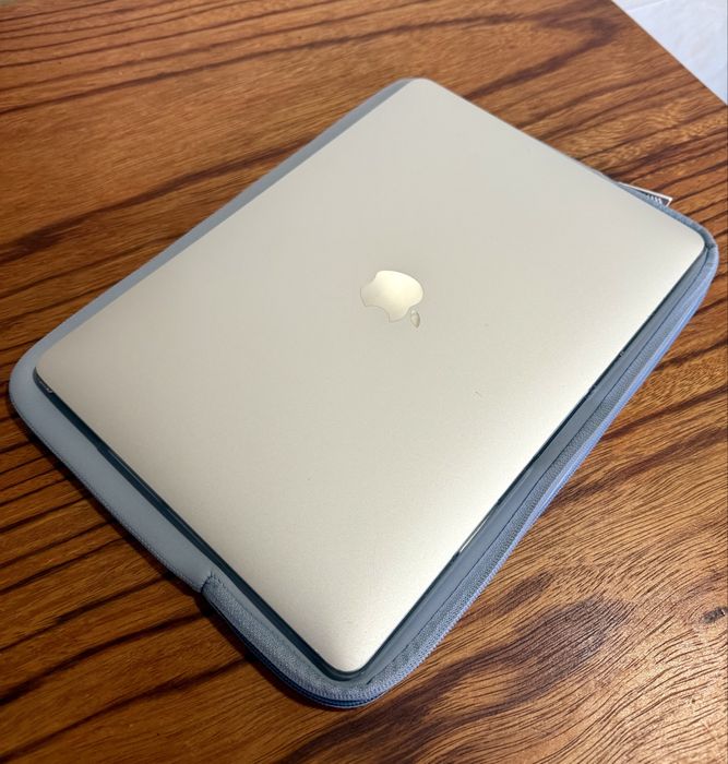Macbook Pro 2017 13.3 i5 16GB RAM 256ssd + carregador + bolsa silicone