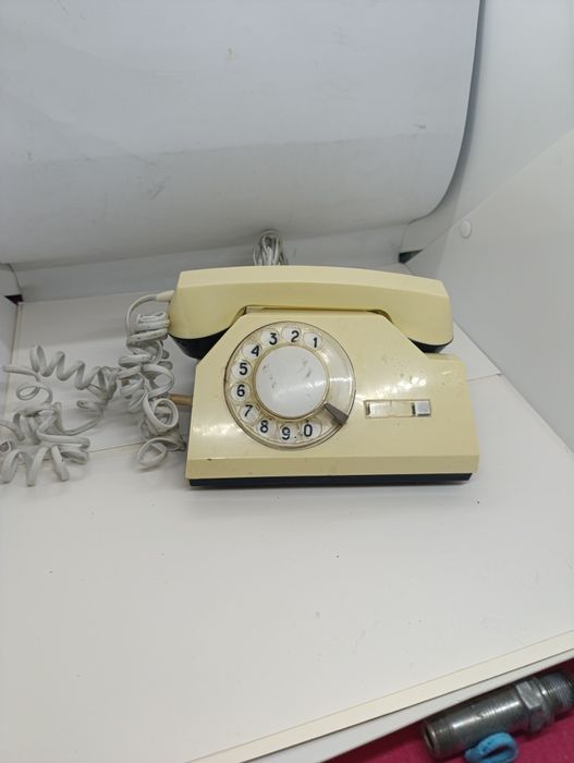 Старший радянський стаціонарний телефон СССР вінтаж ретро з круглим