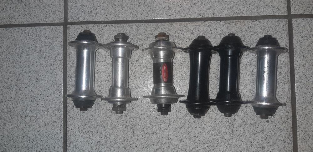 Vários cubos de rodas para bicicletas