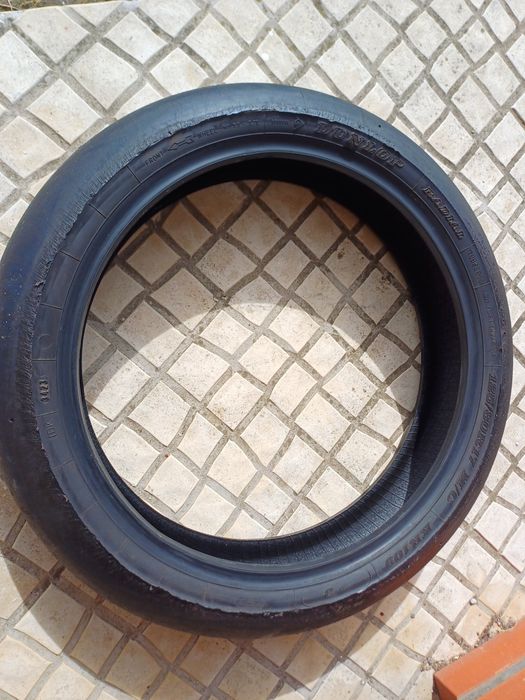 Pneu para circuito