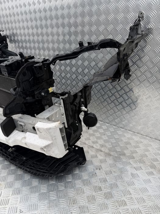 Pas przedni kompletny Toyota Prius 3 lift 1.8 hybryda