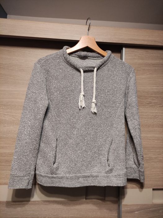 Bluza.         .