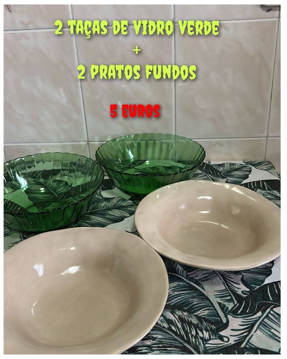 2 taças verdes e 2 pratos