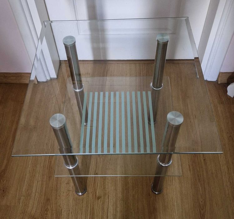 Szklany stolik kawowy - minimalistyczny design