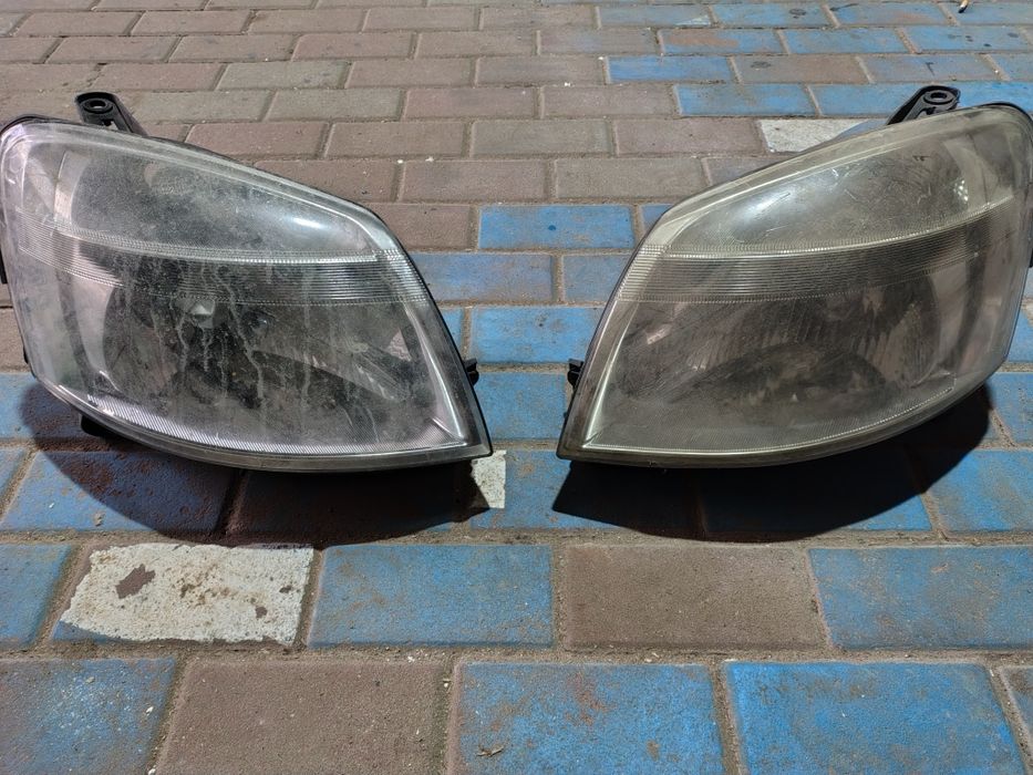 Lampy citroen Berlingo l+p przednie