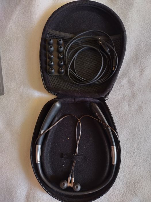 Навушники Denon AH-C820W та AH-D510R.