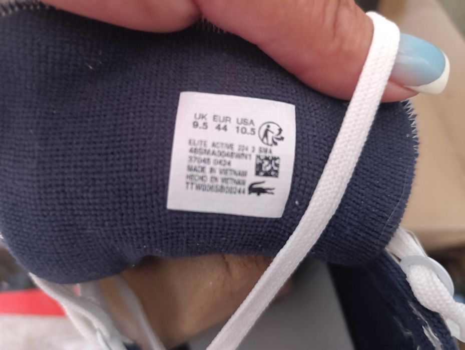 Продам кроссовки LACOSTE