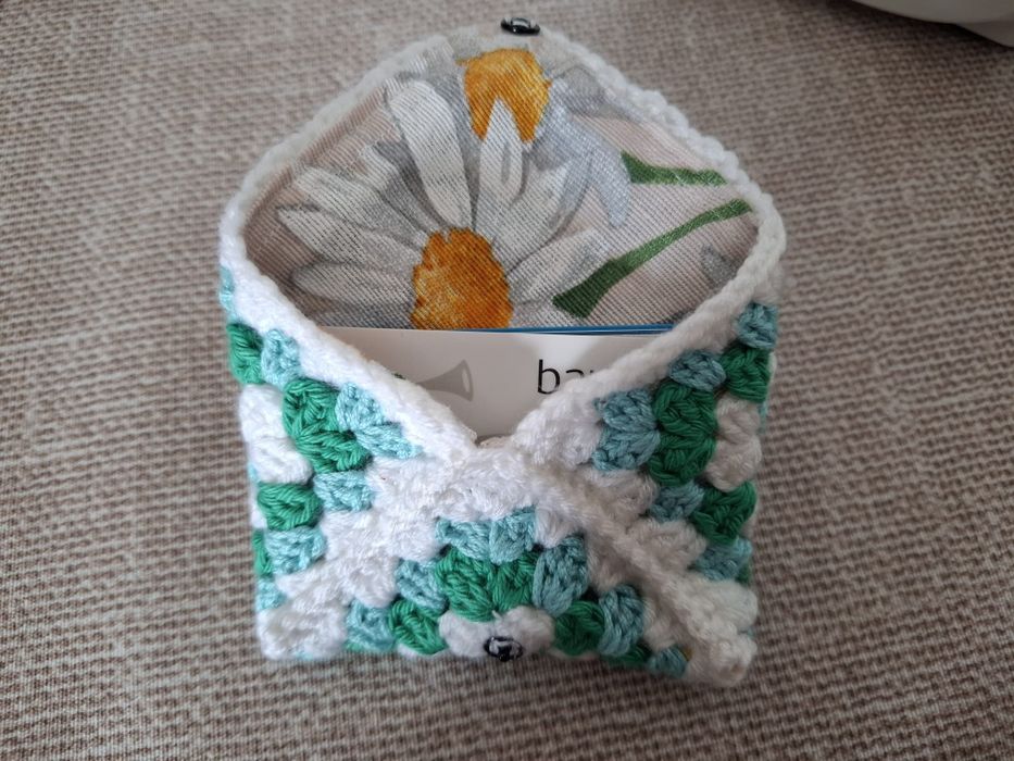 Carteira feita em Crochet
