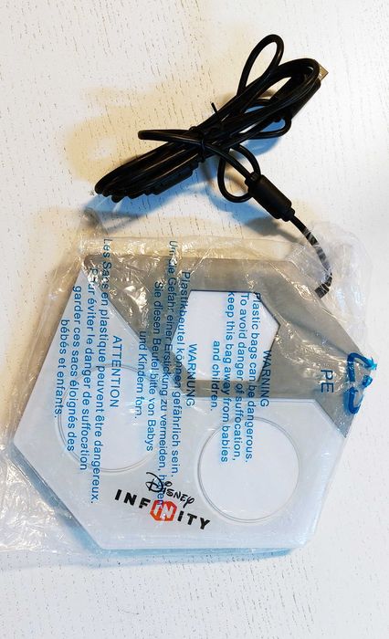 Base + Disney Infinity 3.0 Game (Wii U)64585940155011121