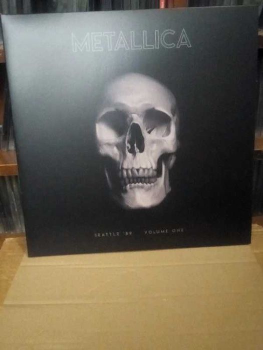 metallica -   são dois álbuns duplos ao vivo raros,  por 60 euros.