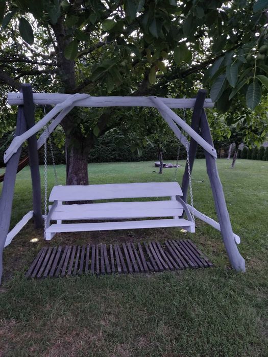 Domek nad jeziorem w Spychowie na Mazurach.