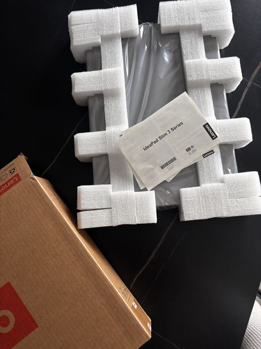 Laptop LENOVO IdeaPad Slim 3 16IAH8