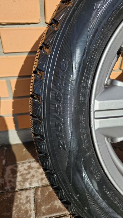 Комплект дисків з зимовою гумою 215 55 16. 5×114.3 7j et40.