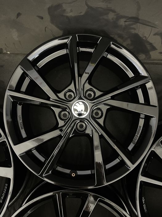 Диски R17 5x112 Et41 6.5J. Volkswagen Tiguan Passat B8 B7 B6 Jetta Golf Touran Caddy CC Audi Q3 Q2 Skoda Kodiaq Karoq Octavia A8 A7 A5 Superb