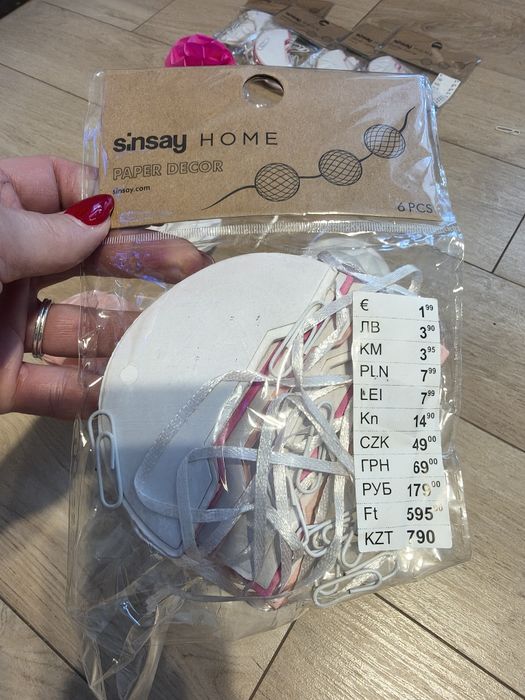 Girlanda z papierowych kulek Sinsay 6 opakowań