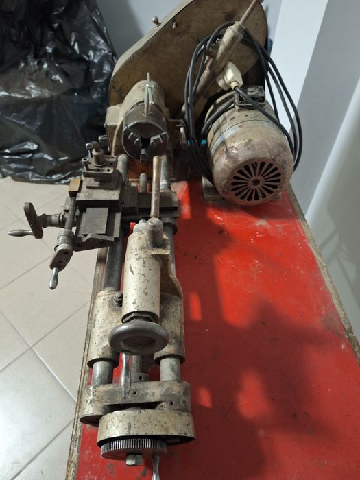 Mała tokarka modelarska