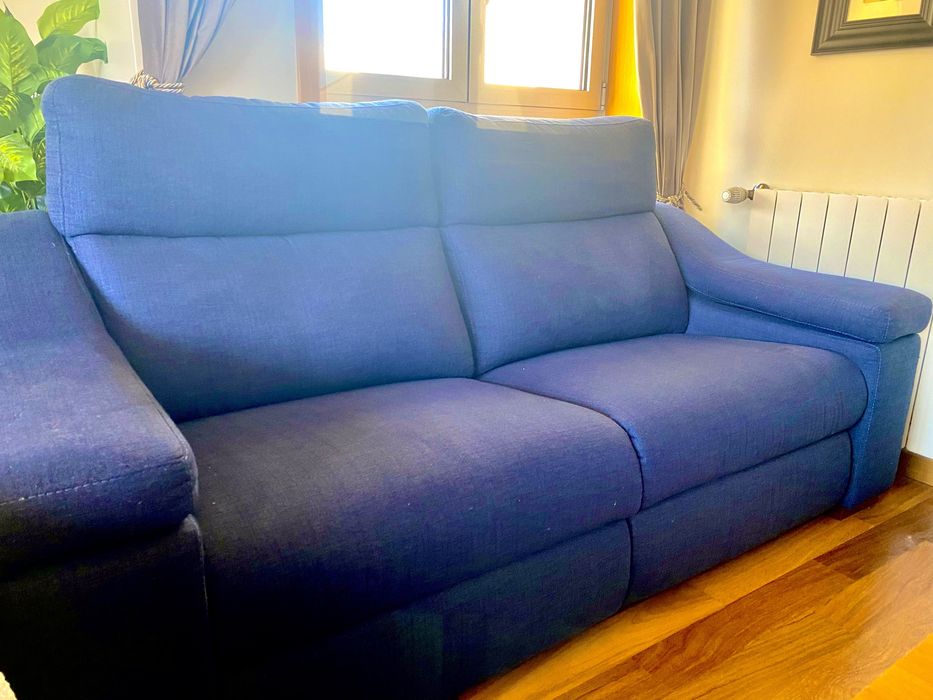 Sofá seminovo, usado em residencia sem miudos. Otima oportunidade!