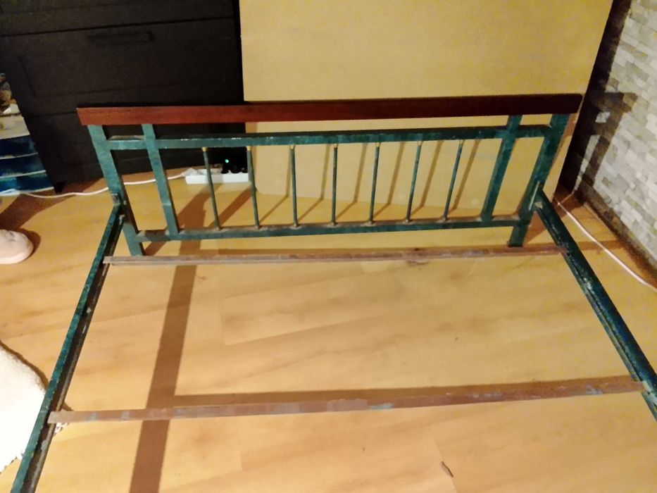 Cama de casal em ferro