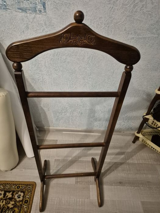 Вешалка плечики напольная