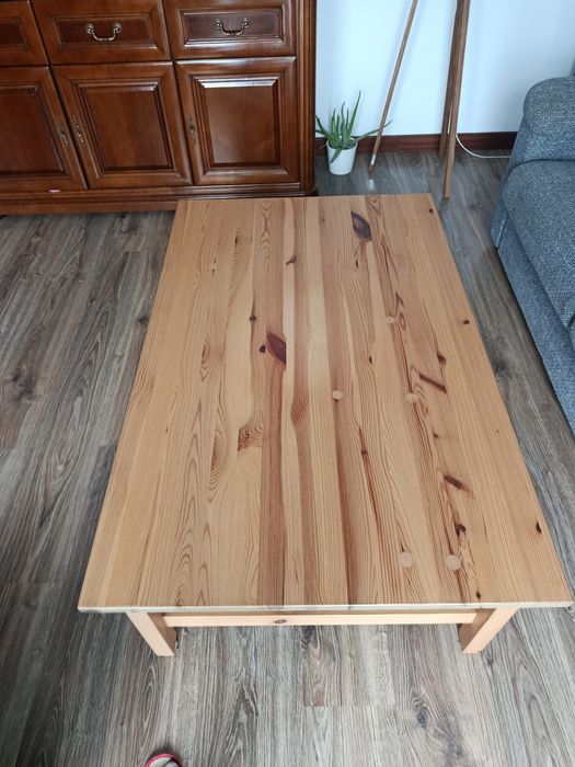 Drewniany stół kawowy Ikea