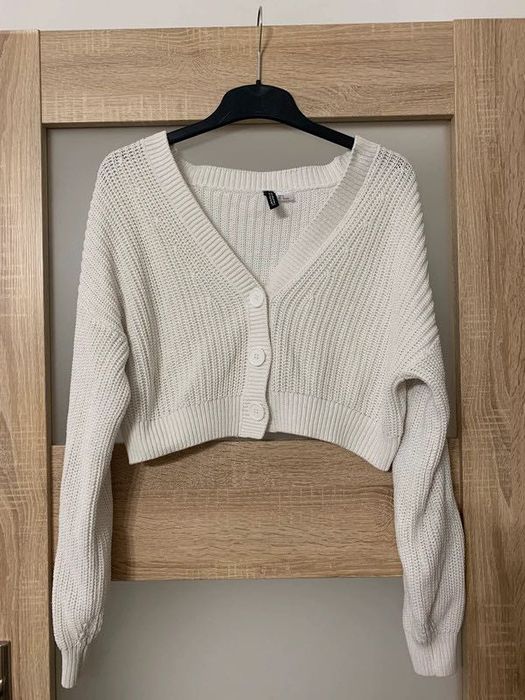 Seter krótszy zapinany na 3 guziki