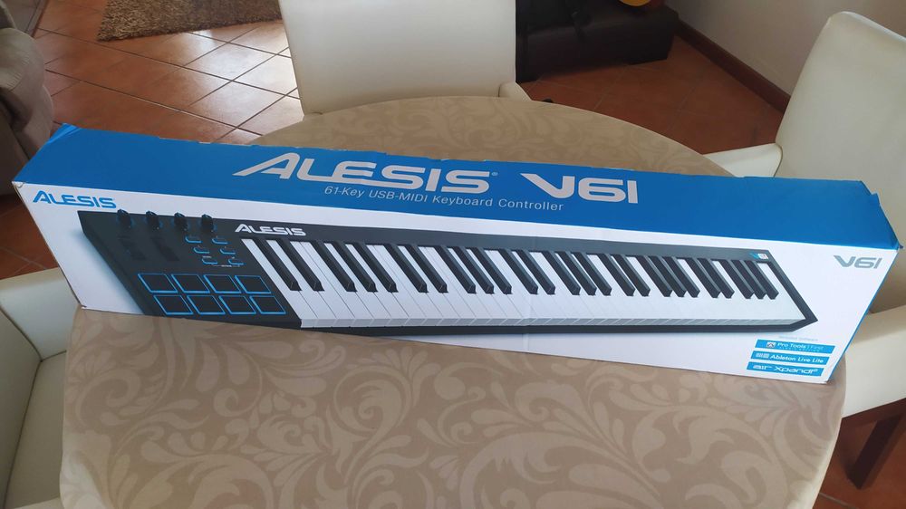 Alesis V61 I MIDI Keyboard (Como Novo)