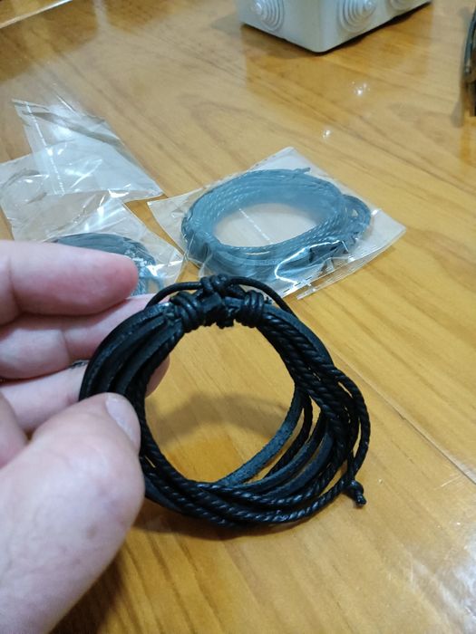 Pulseiras em pele (todas)