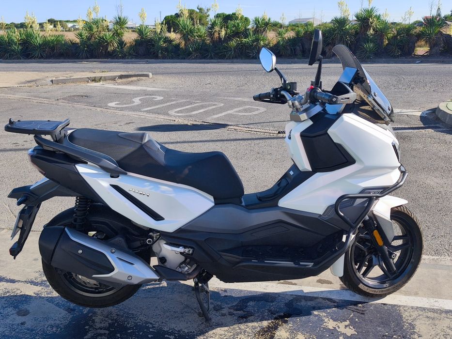 SYM ADX 300 Crossover – Junho 2025 | Excelente Estado + Extras (Top Case, Crashbars, GPS)
Descrição: