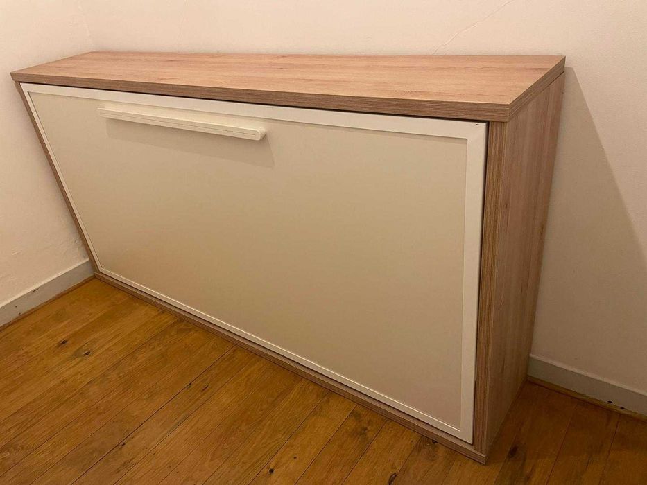 Móvel de parede com cama rebatível