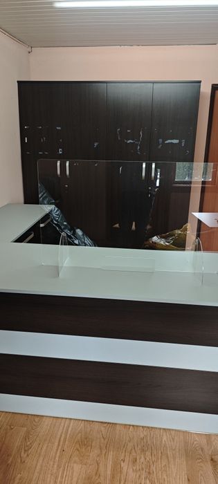 Meble biurowe, szafa, biurko, szafki, stolik, lada.