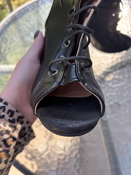 Чорні туфлі для high heels
