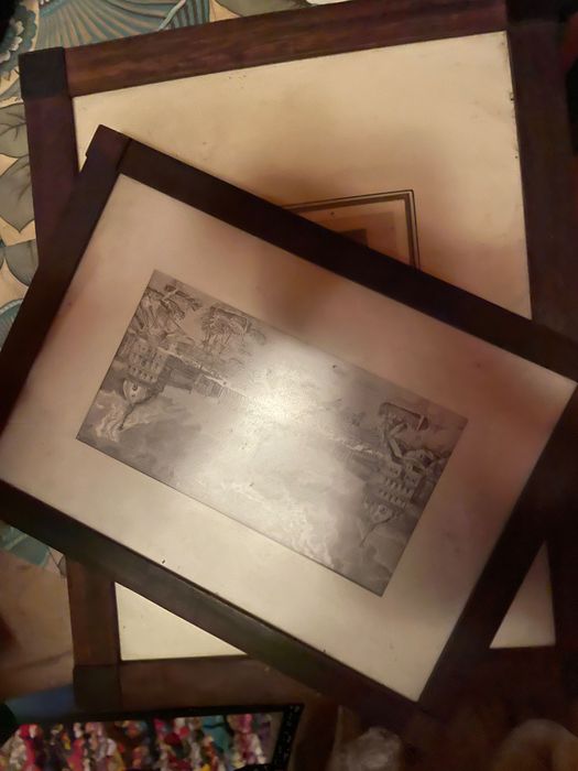 Quadros com moldura em madeira