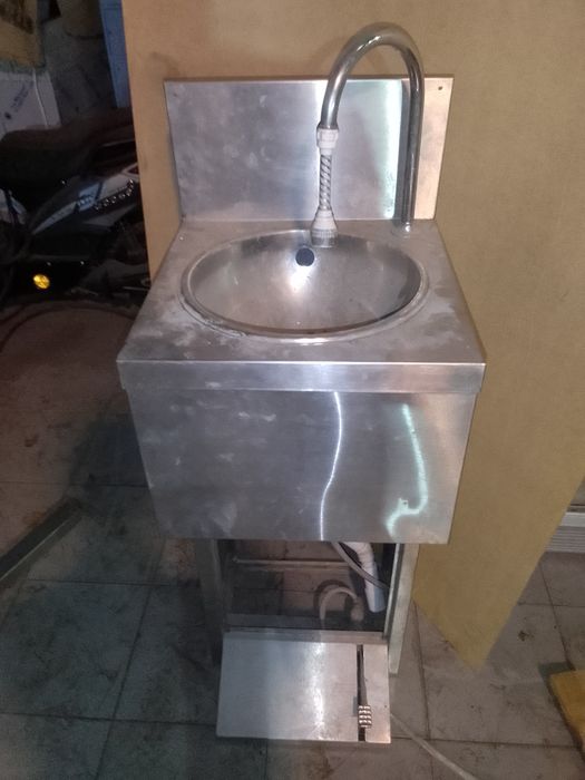 Lava mãos industrial com pedal e torneira