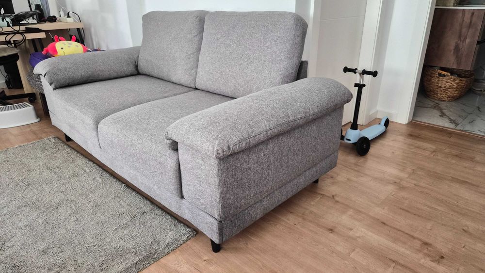 Sofá cinzento 2 lugares