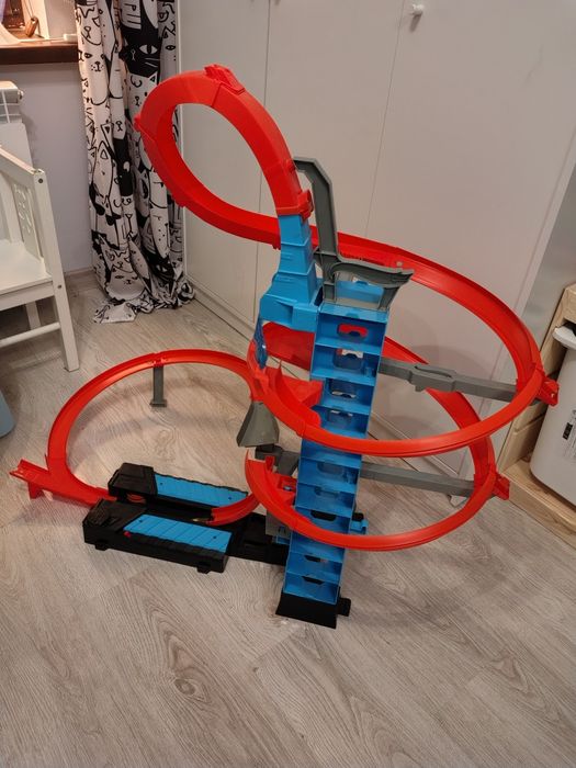 Tor hot wheels wieża podniebne kraksy