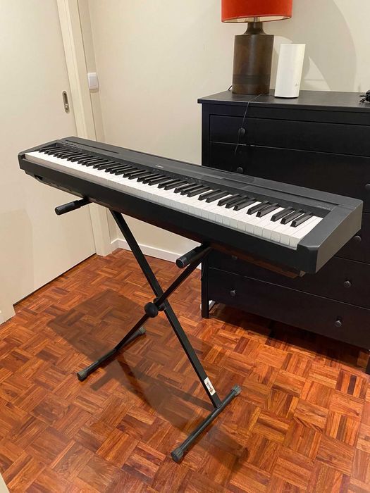 Piano Yamaha, bom estado