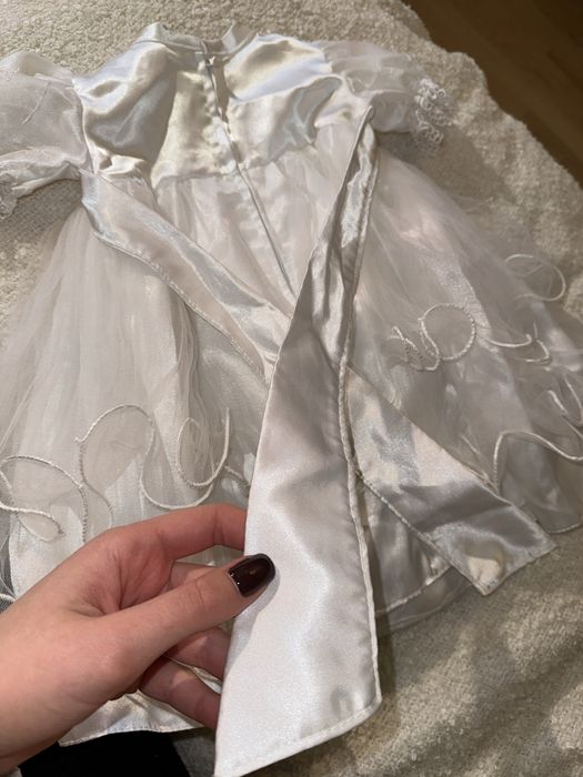 Niemowlęca sukienka na chrzest elegancka